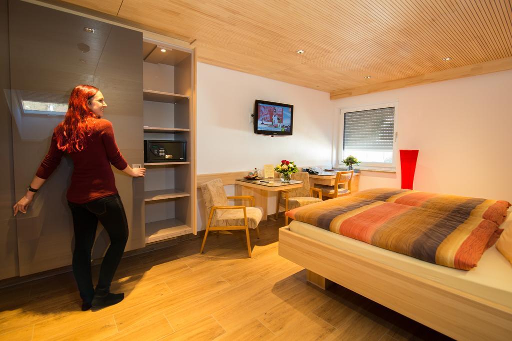 זיגמרינגן Hotel Garni Jaegerhof מראה חיצוני תמונה