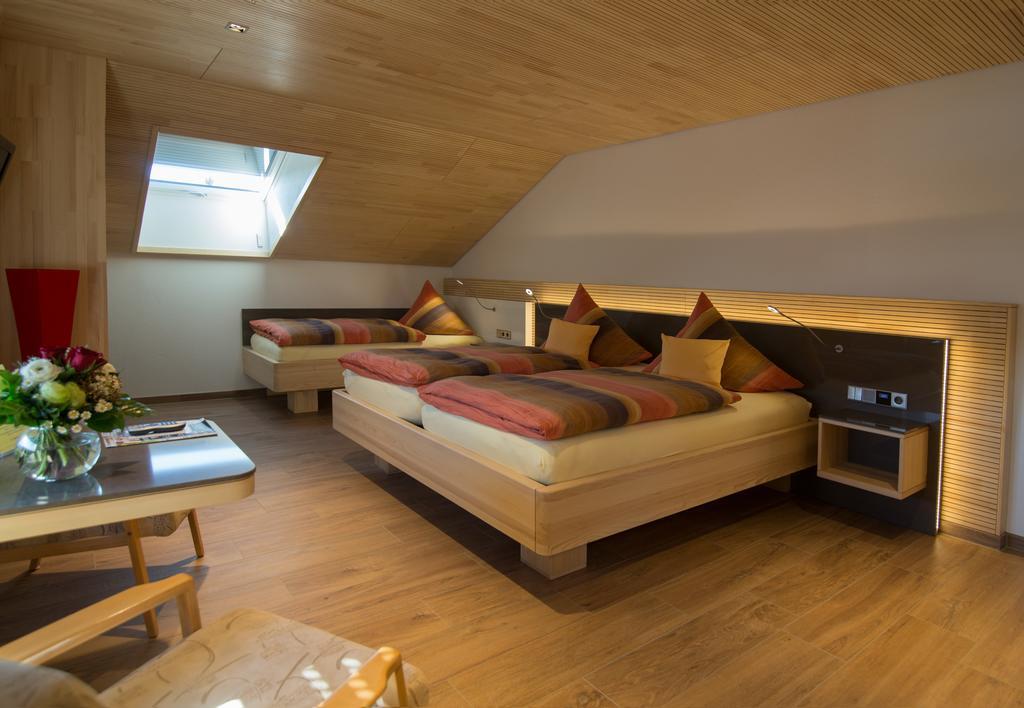 זיגמרינגן Hotel Garni Jaegerhof מראה חיצוני תמונה