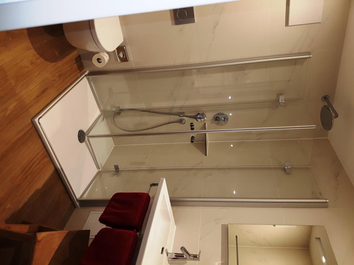 זיגמרינגן Hotel Garni Jaegerhof מראה חיצוני תמונה