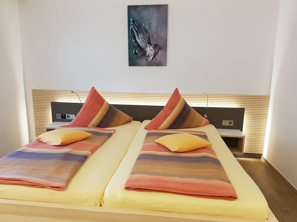 זיגמרינגן Hotel Garni Jaegerhof מראה חיצוני תמונה